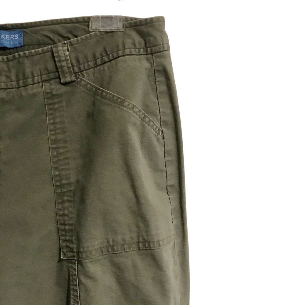 Dockers for Women Favorite Fit Cropped Cargo Pants Green - Picture 4 of 11